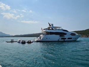 HALWA 16 M/Y HALWA_Sunseeker 95_Beach Floating Area 3