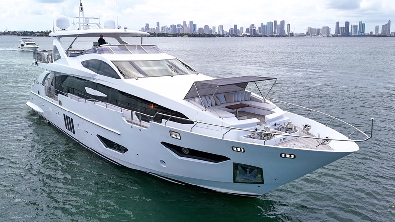 95' Azimut _ Drone-6