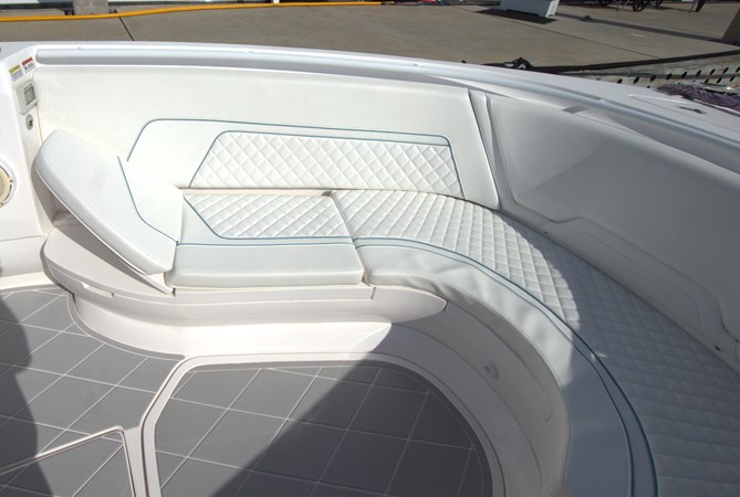  Intrepid 40' 2021 Bow Lounge