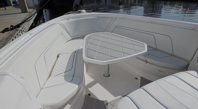 Intrepid 40' 2021  Bow Lounge