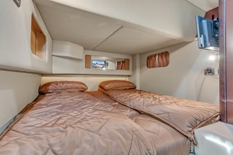 BEATS WORKIN' VI 36 Guest Stateroom