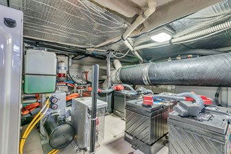 BEATS WORKIN' VI 46 Engine Room