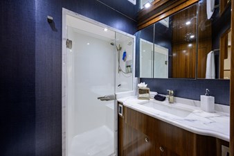 CHINA TIME 33 Starboard Guest Head