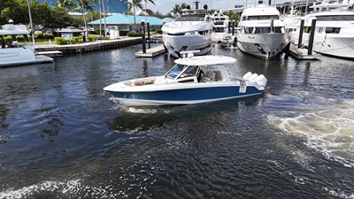 35 ft 2020 Boston Whaler 350 Realm, Yacht Kings 12 