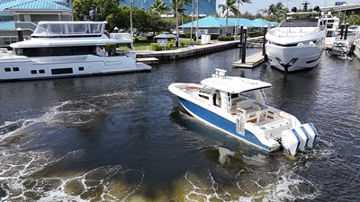 35 ft 2020 Boston Whaler 350 Realm, Yacht Kings 10 