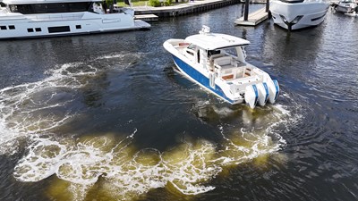 35 ft 2020 Boston Whaler 350 Realm, Yacht Kings 9 