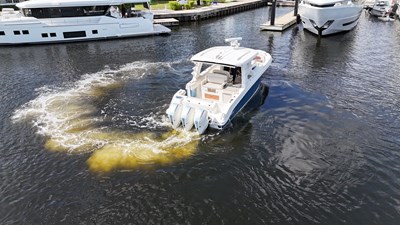 35 ft 2020 Boston Whaler 350 Realm, Yacht Kings 7 