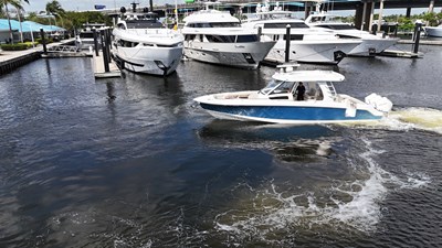 35 ft 2020 Boston Whaler 350 Realm, Yacht Kings 11 