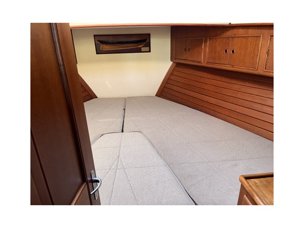 V berth