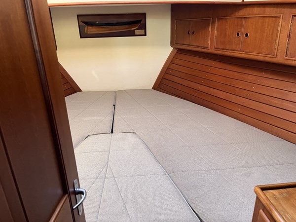 V berth
