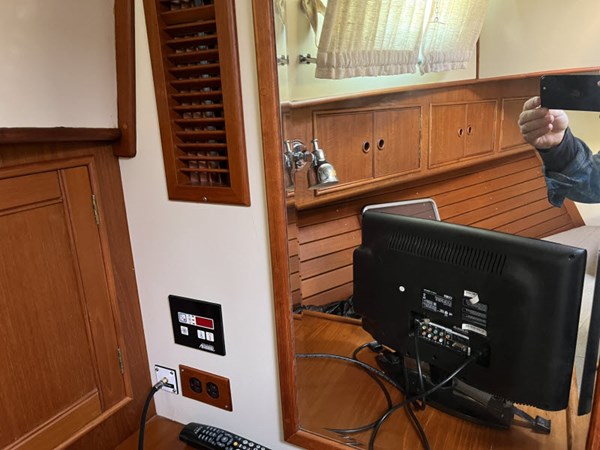 V berth bulkhead