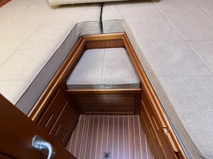 LIO KAI 25 V berth seating
