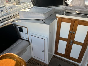 LIO KAI 48 Port helm area