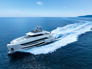 Horizon FD110 0 Horizon FD110 Hull 7 cruising over th eopen ocean  
