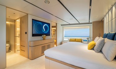 Horizon FD110 12 Horizon FD110 Hull 7 on deck master with TV.