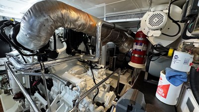 Show Pony 31 2010 Marlow 78e- SHOW PONY- Engine Room