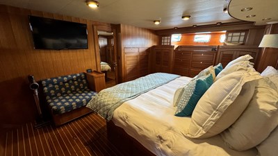 Show Pony 15 2010 Marlow 78e- SHOW PONY-Master Stateroom