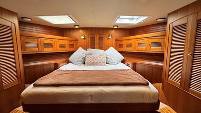 Show Pony 18 2010 Marlow 78e- SHOW PONY-VIP Stateroom