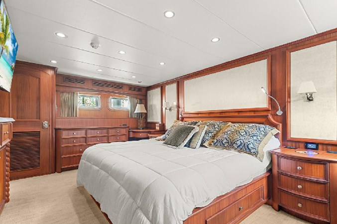 LOWER DECK MASTER STATEROOM