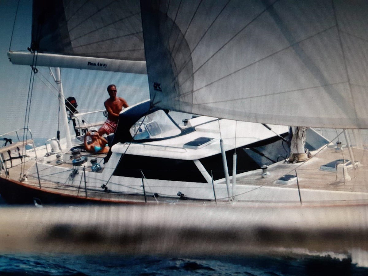 PHOTOS OF MAZU 42 YACHT FOR SALE