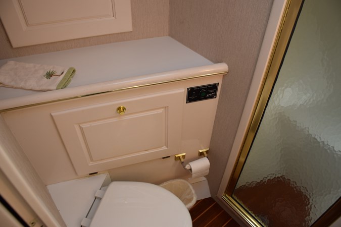 Guest head and shower stall  