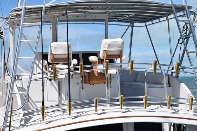 \Flybridge with rod storage on aft railings  