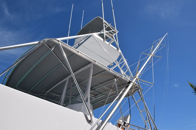 Tower with triple spreader outriggers  