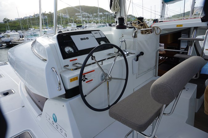 2017 Lagoon 42 YACHTMANN For Sale 9