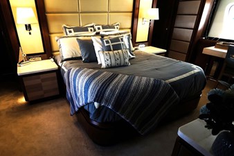 SEA HACK 16 017 - Master stateroom berth