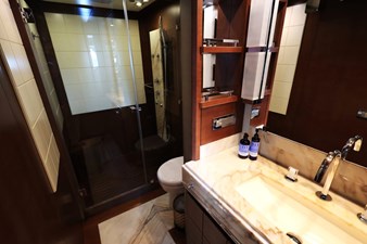 SEA HACK 20 Master stateroom head, forward with shower stall
