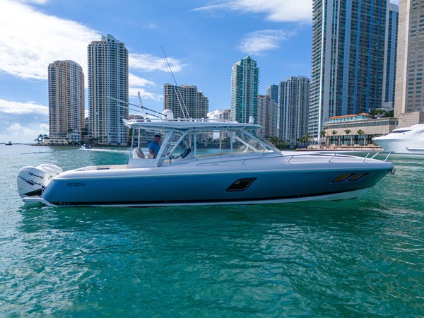 40' Intrepid _ Drone-9