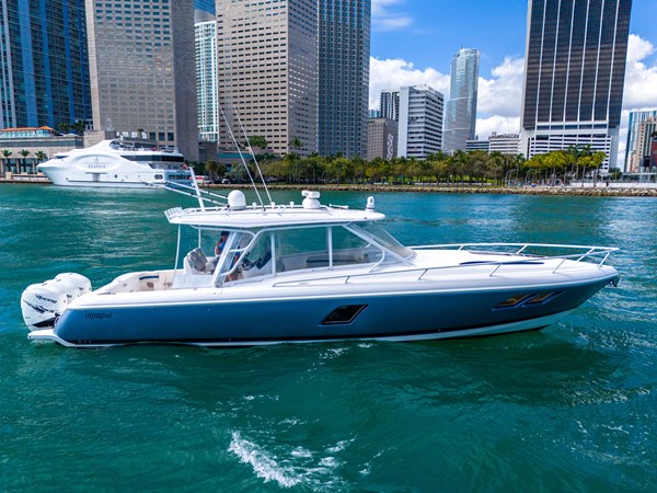 40' Intrepid _ Drone-30