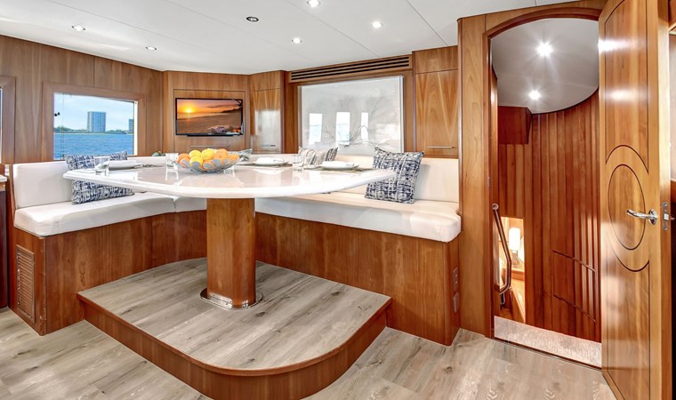 016 Main Deck Galley Dinette