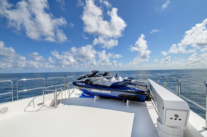 034 Flybridge (Jetskiis not included)