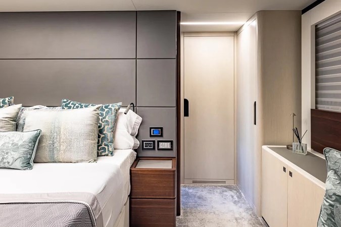 2023-astondoa-66-flybridge-power-9648912-20250107082755145-1_XLARGE Large