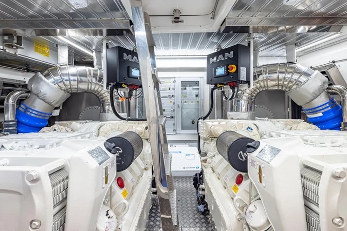 2023-astondoa-66-flybridge-power-9648912-20250107082808367-1_XLARGE Large