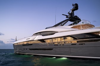 UTOPIA IV 1 Profile Close-up