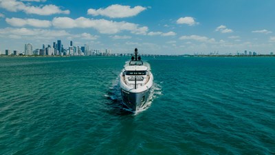 UTOPIA IV 2 Front Bow