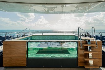 UTOPIA IV 5 Main deck Aft Pool