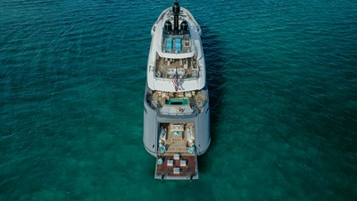 UTOPIA IV 6 Main Deck Aft Stern