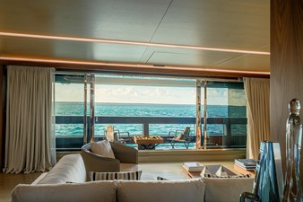 UTOPIA IV 16 Master Salon Balcony