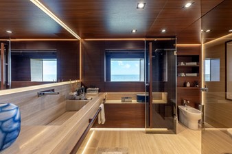 UTOPIA IV 22 Master Ensuite