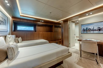 UTOPIA IV 32 Twin Stateroom