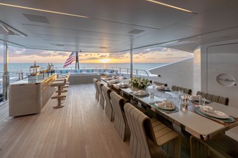 UTOPIA IV 37 Bridgedeck Dining
