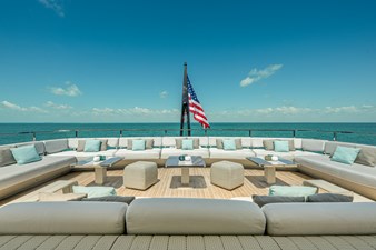 UTOPIA IV 39 Bridgedeck Aft Seating