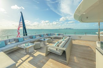 UTOPIA IV 40 Bridgedeck Aft Seating