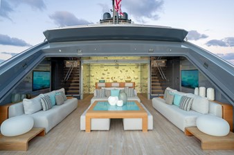 UTOPIA IV 46 Beachclub