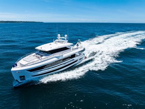 Horizon FD80-617 / AVAILABLE  FLIBS 2025 1 Horizon FD80 Hull 17 running across the open ocean. 