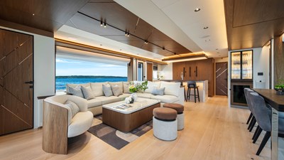 Horizon FD80-617 / AVAILABLE  FLIBS 2025 13 Horizon FD80 Hull 17 large open salon.
