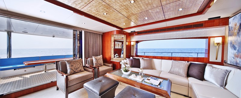 Salon looking to port  